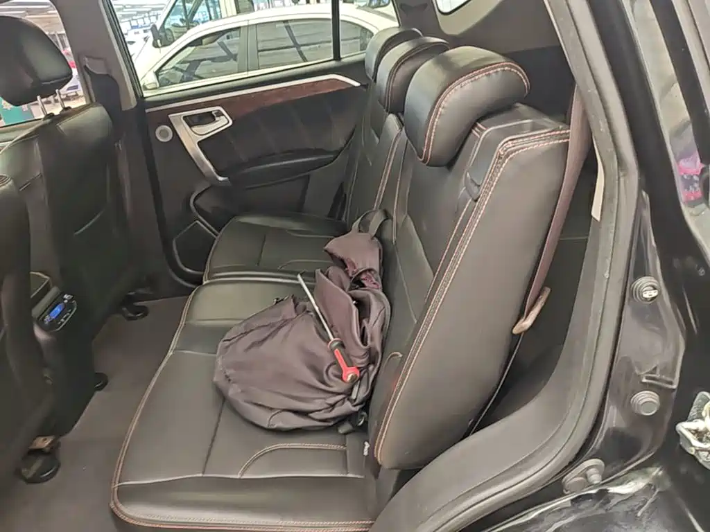 Geely Haoqing SUV — фото 17