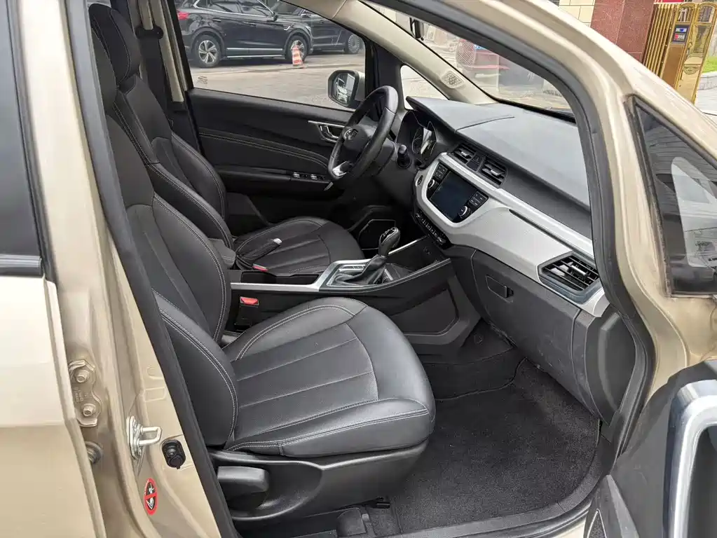 Geely Vision X3 — фото 9