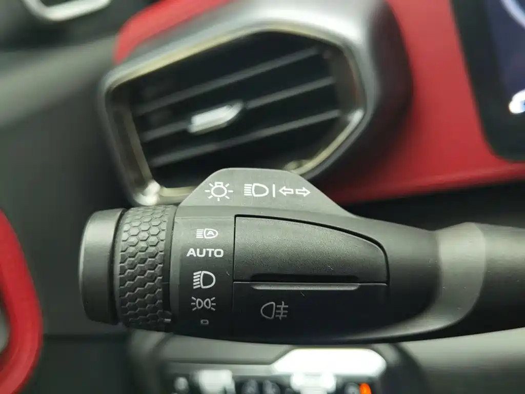 Geely Icon — фото 21