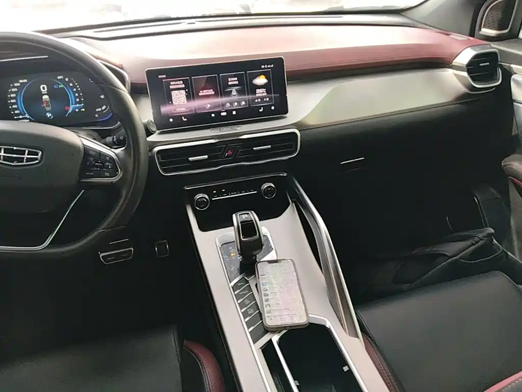 Geely Binyue — фото 13