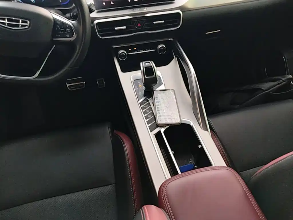 Geely Binyue — фото 14