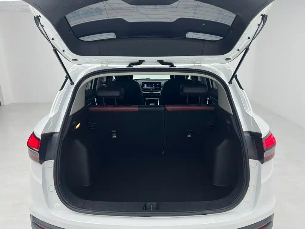 Geely Binyue — фото 13