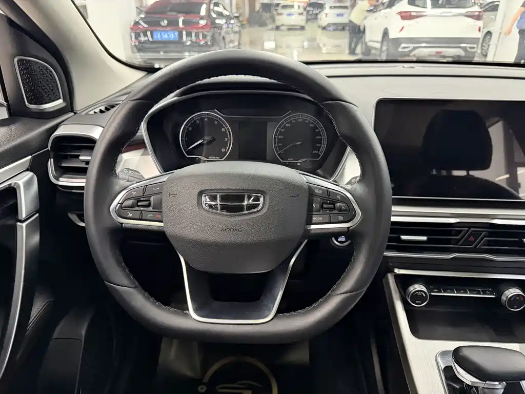 Geely Binyue — фото 10