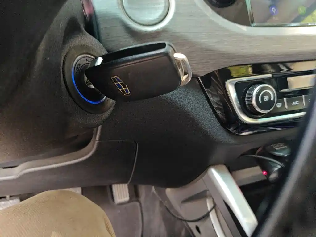 Geely Vision X3 — фото 9