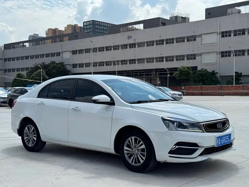 Geely Emgrand — фото 3