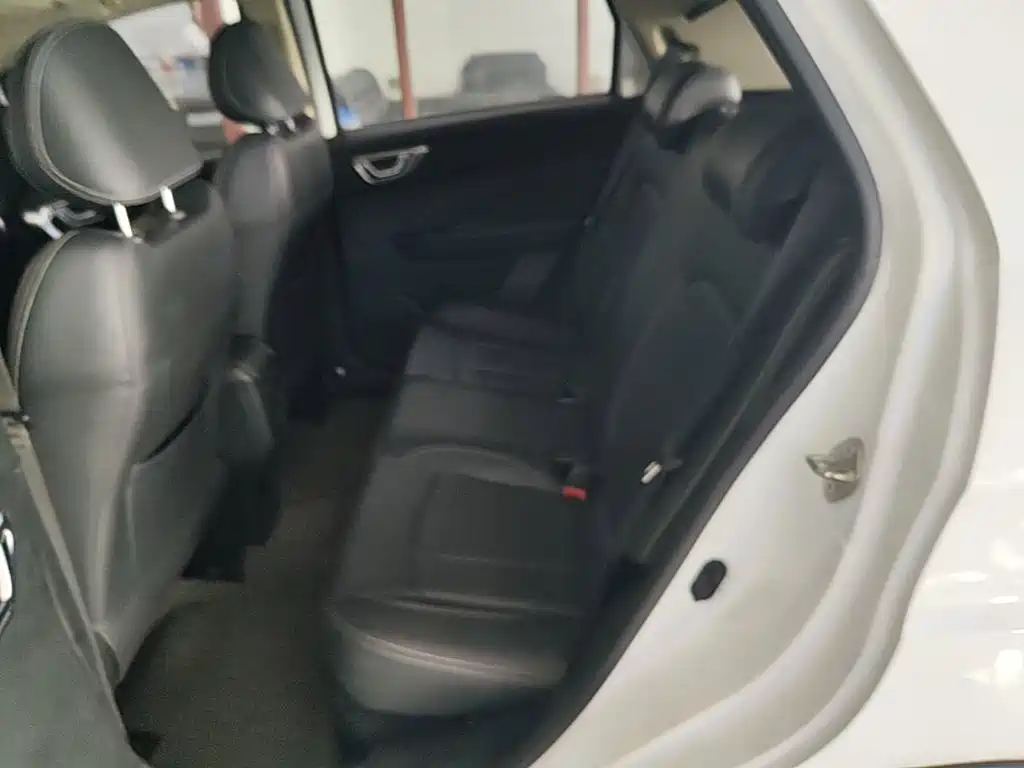 Geely Vision X3 — фото 13