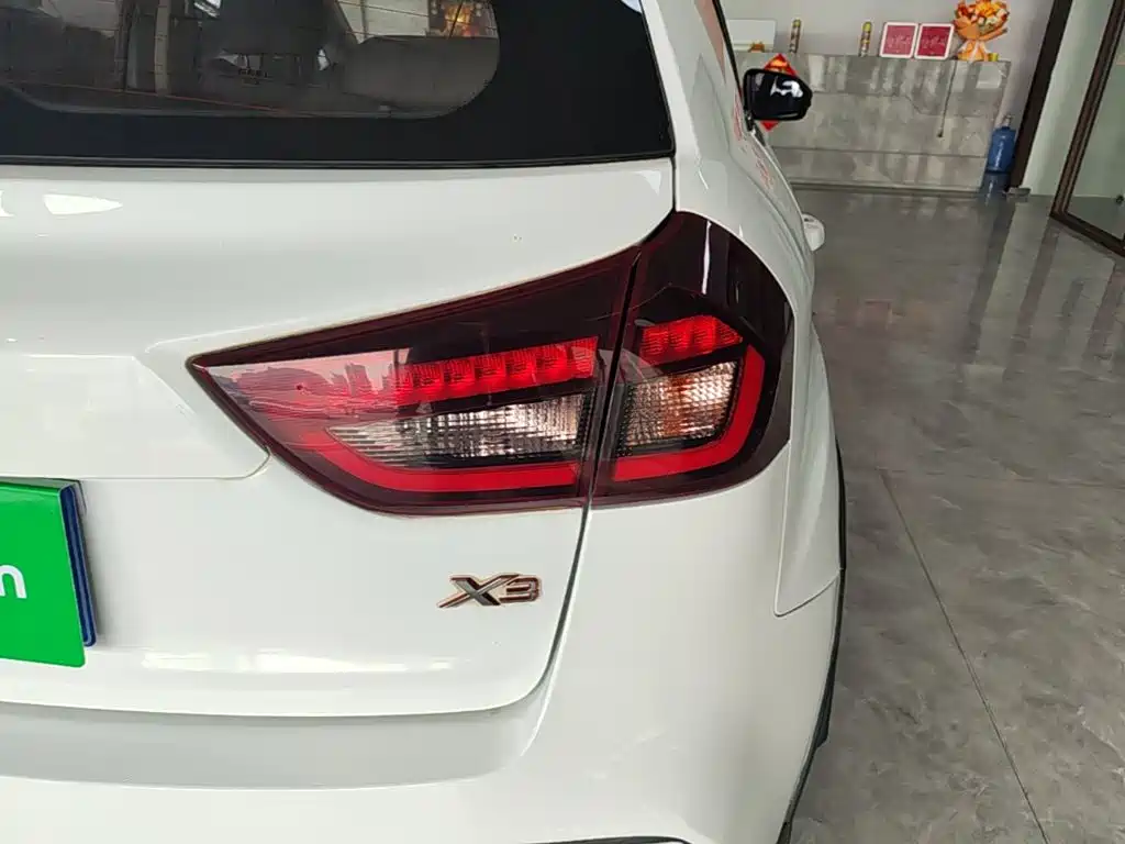 Geely Vision X3 — фото 24