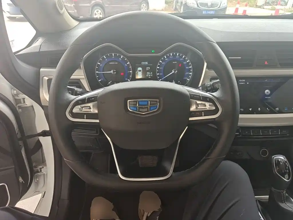 Geely Vision X3 — фото 11
