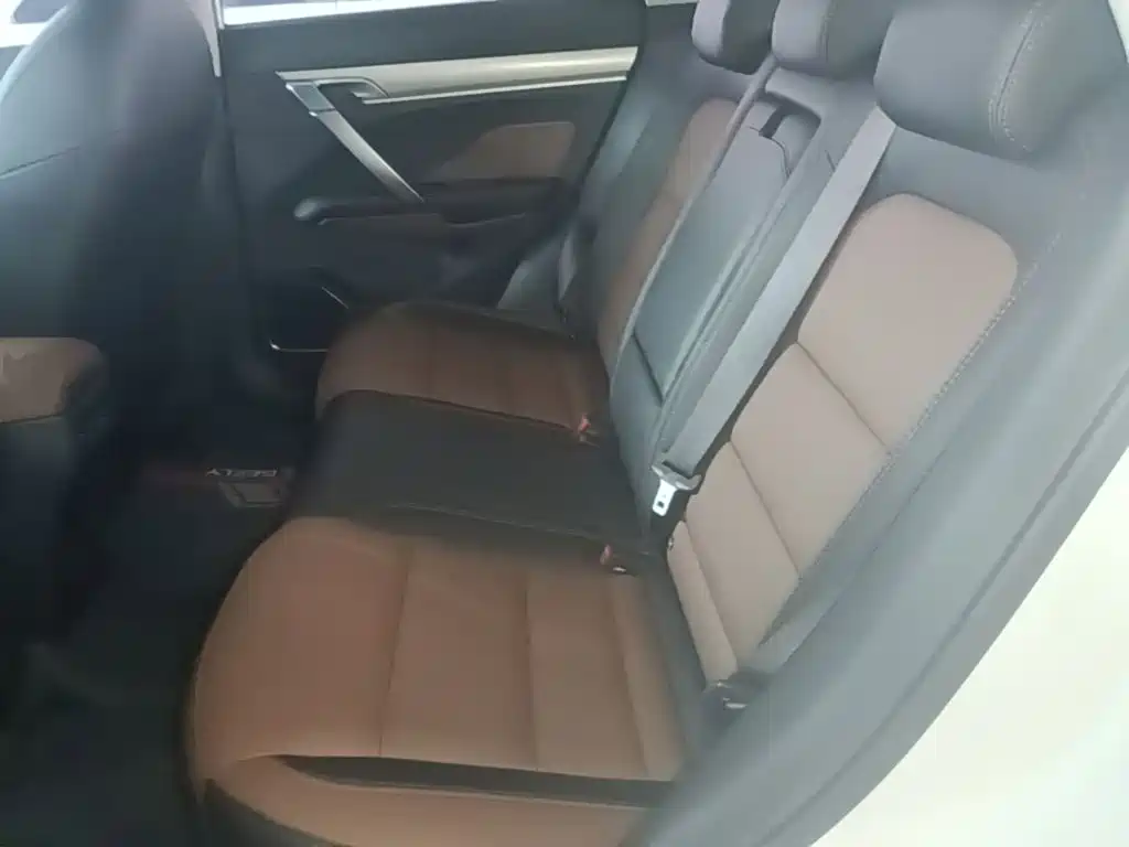 Geely Binyue — фото 17