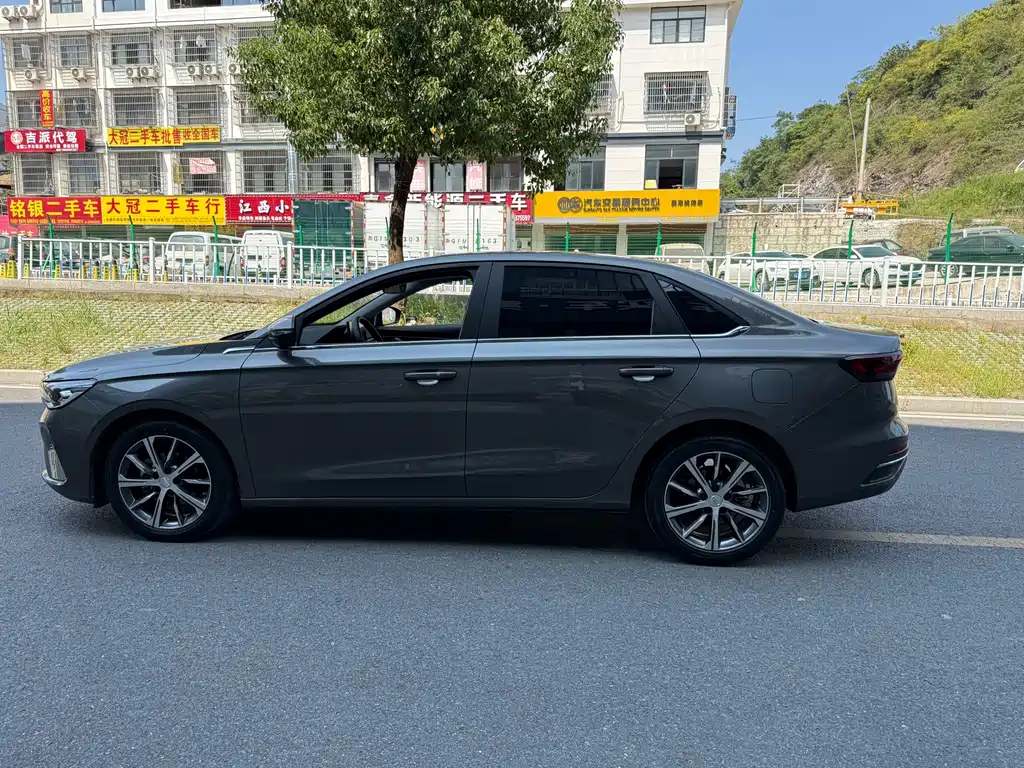 Geely Emgrand — фото 10