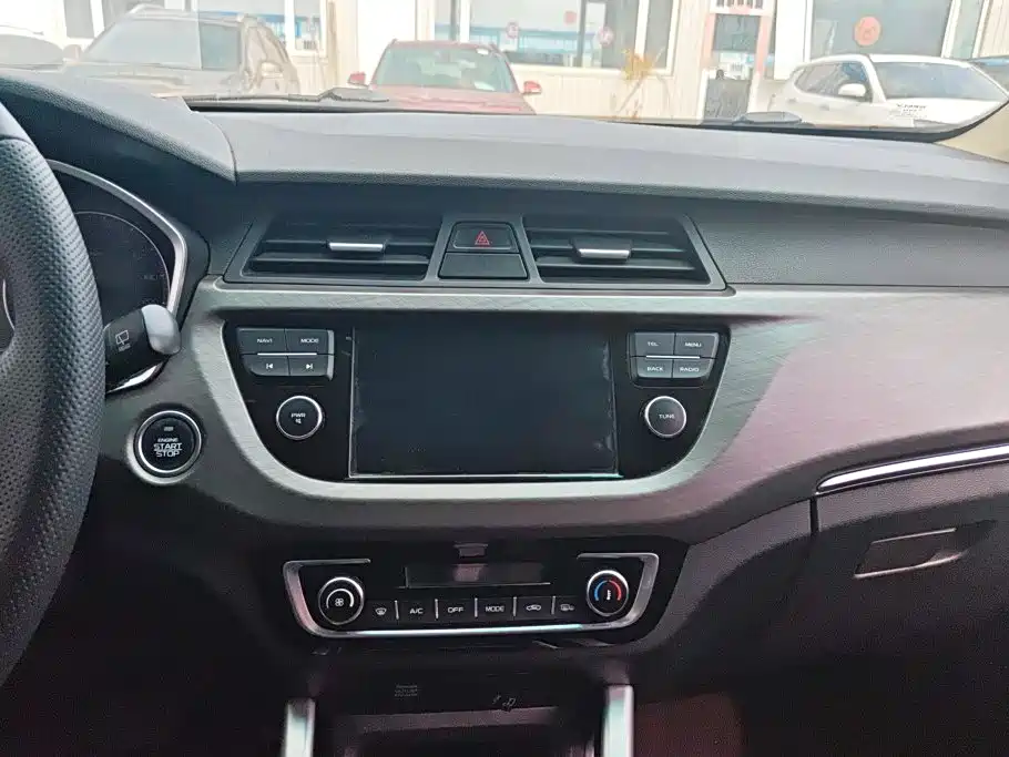 Geely Vision X3 — фото 13