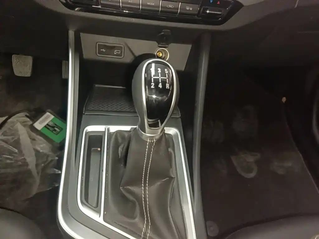Geely Vision X3 — фото 14