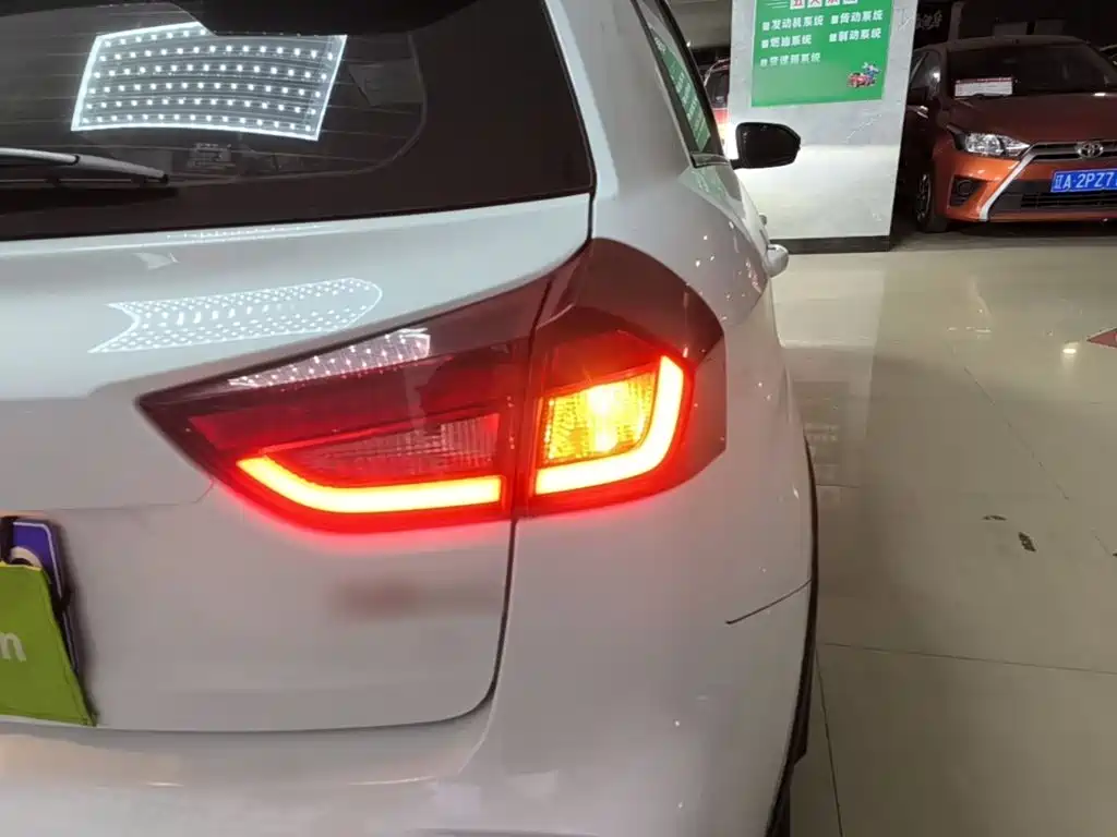 Geely Vision X3 — фото 8