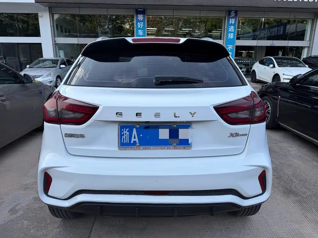 Geely Vision X3 — фото 5
