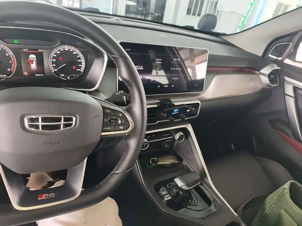 Geely Binyue — фото 10