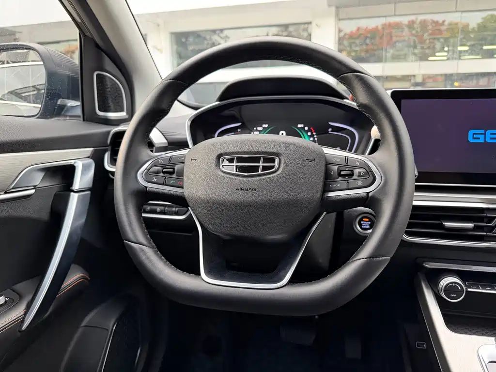 Geely Binyue — фото 10