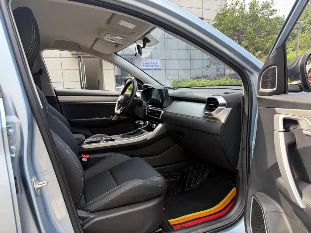Geely Binyue — фото 11