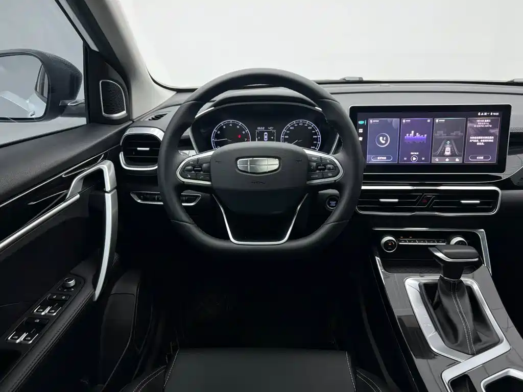 Geely Binyue — фото 13