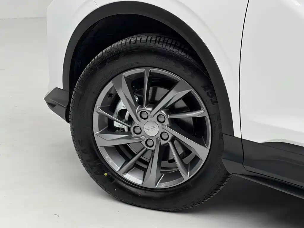 Geely Binyue — фото 15
