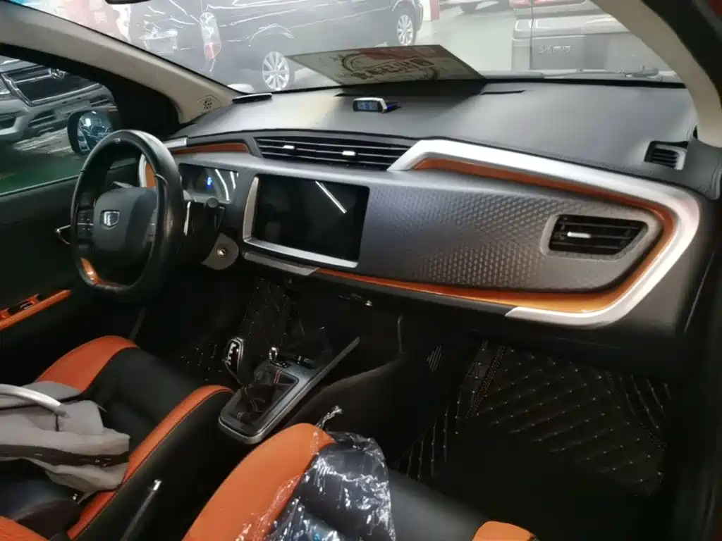 Geely Vision X1 — фото 10