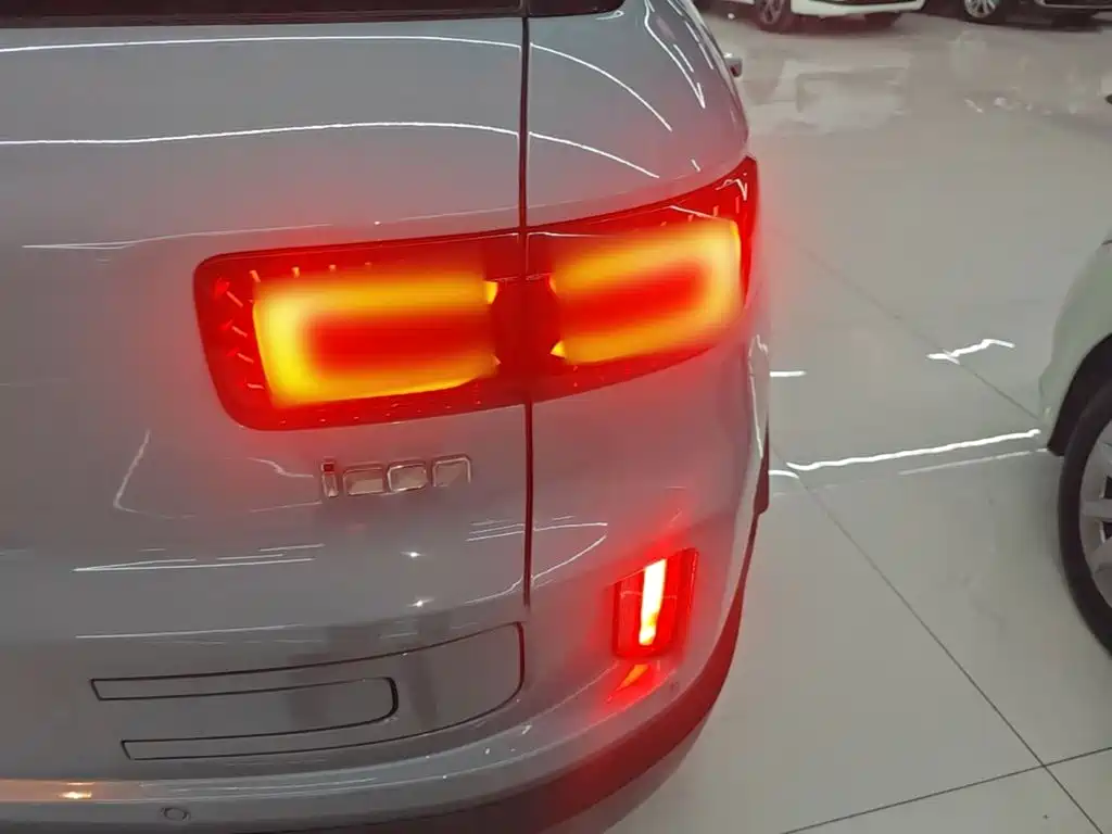 Geely Icon — фото 8