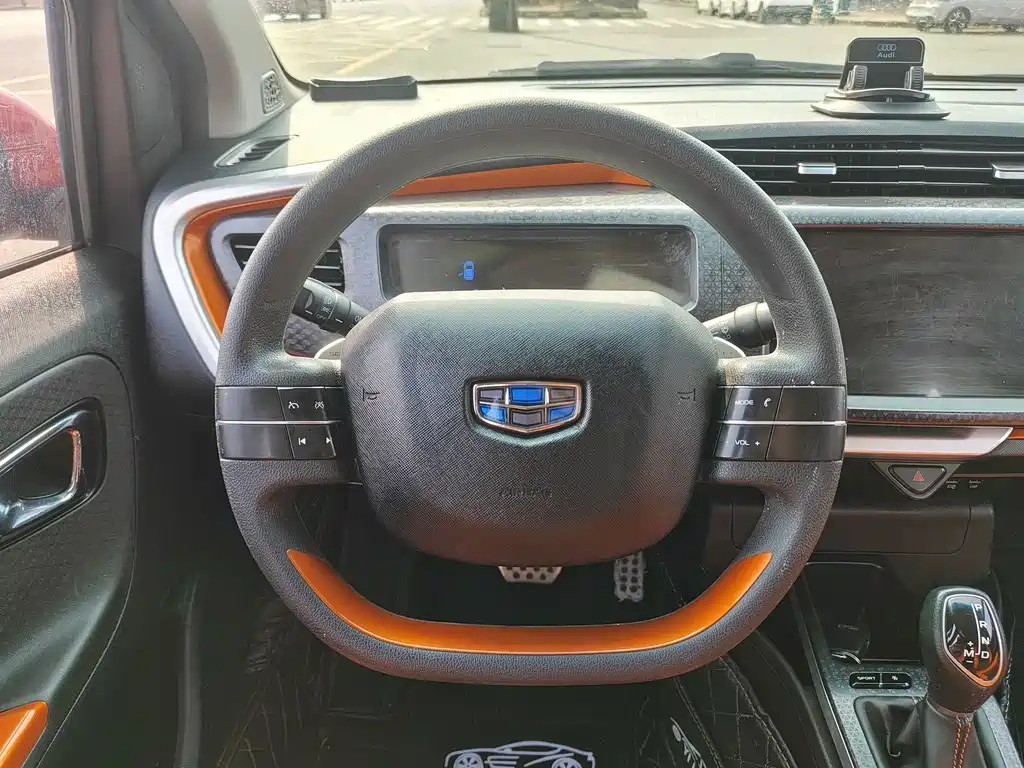 Geely Vision X1 — фото 10