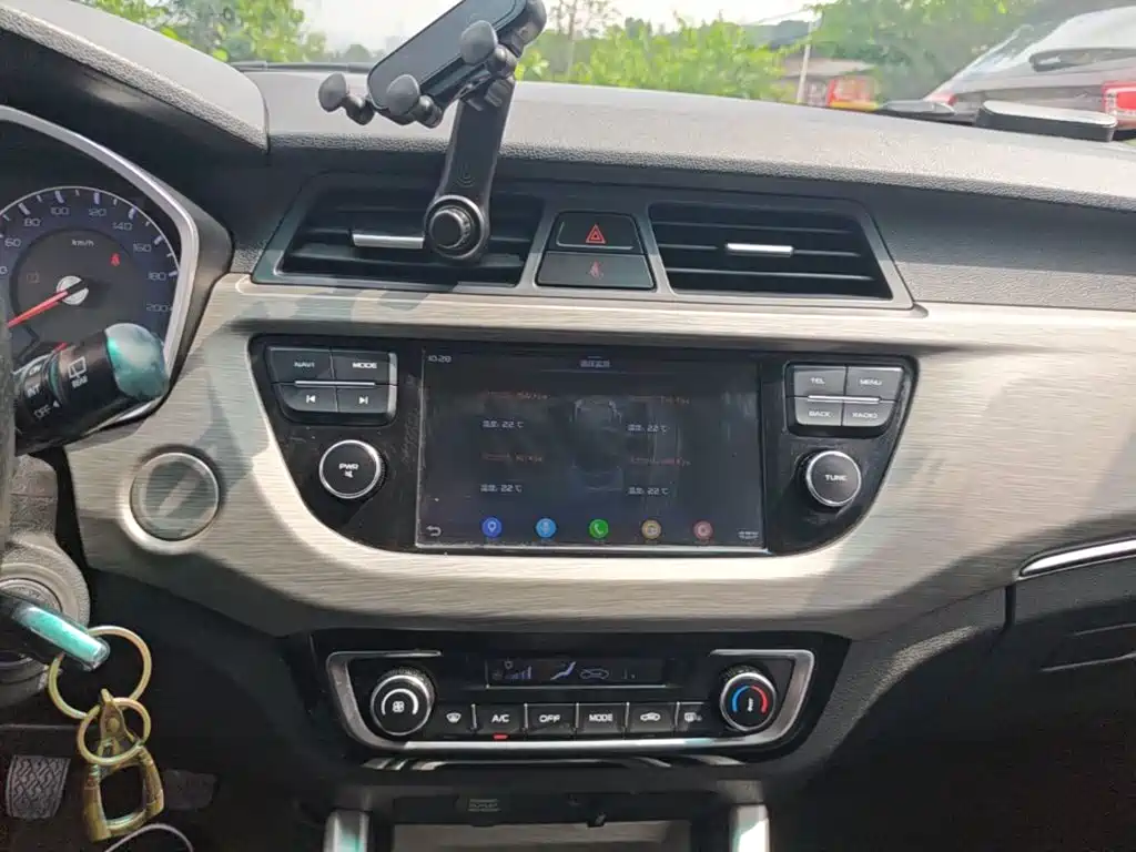 Geely Vision X3 — фото 13