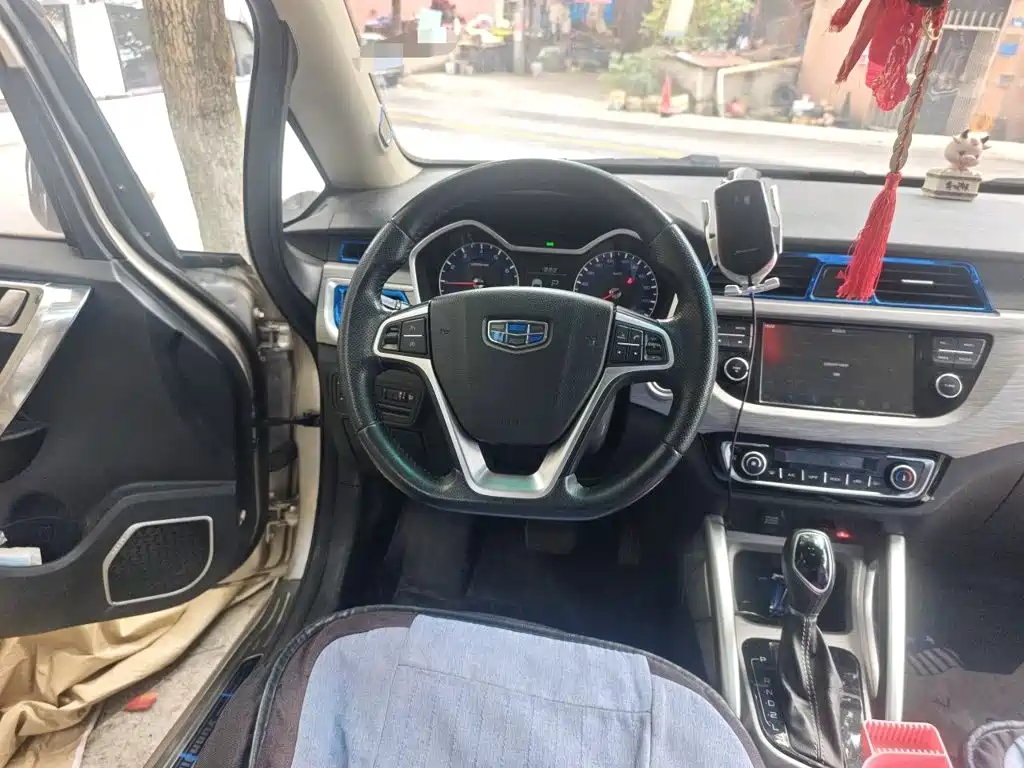 Geely Vision X3 — фото 11
