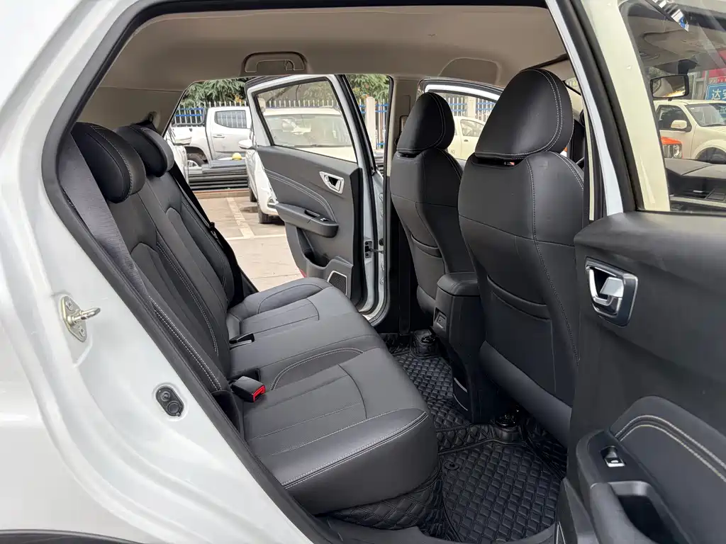 Geely Vision X3 — фото 10