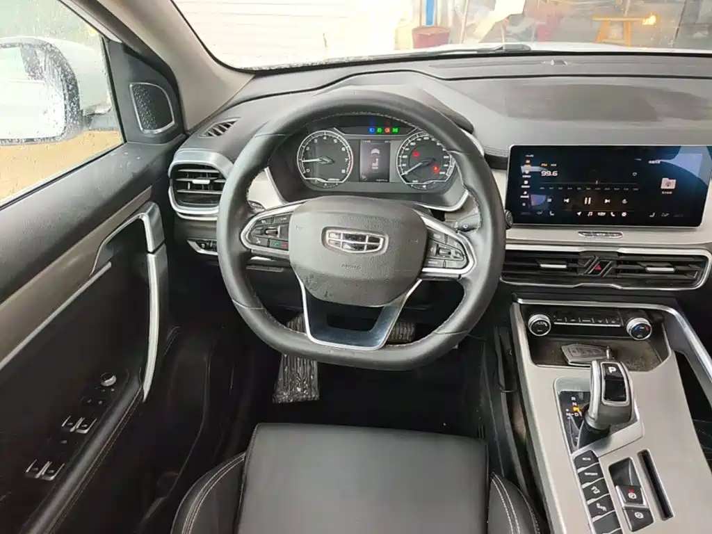Geely Binyue — фото 11