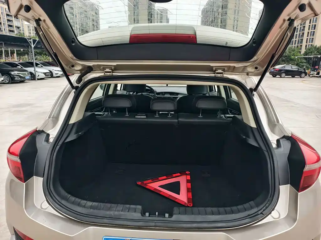 Geely Emgrand GS — фото 10