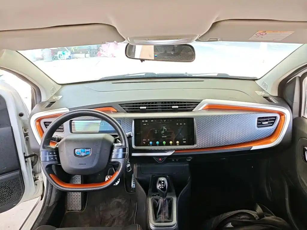 Geely Vision X1 — фото 10