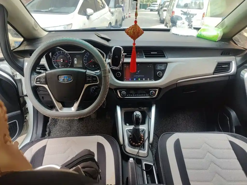 Geely Vision X3 — фото 10