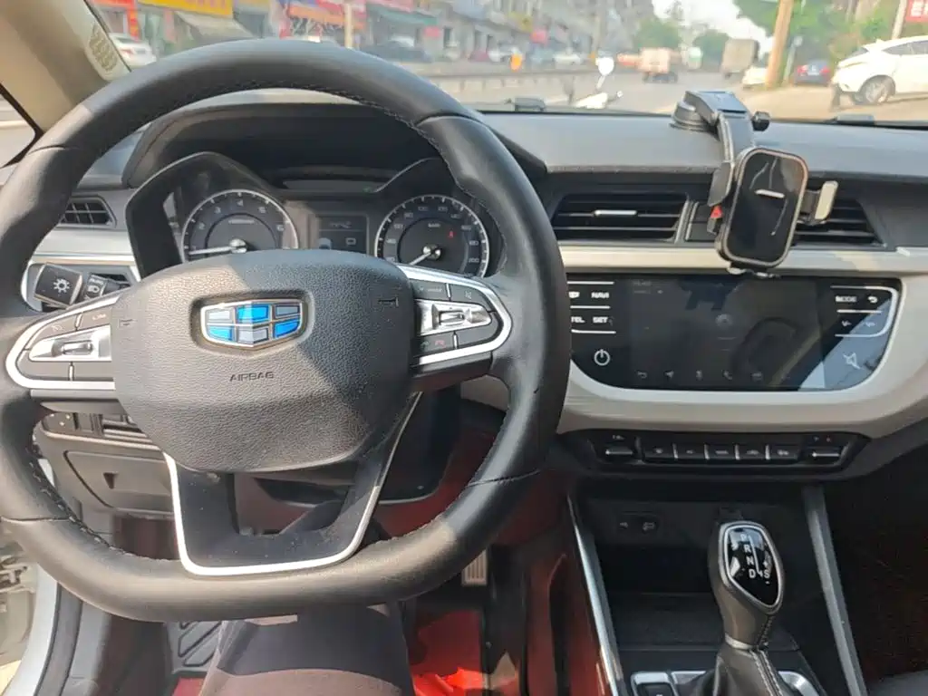 Geely Vision X3 — фото 10