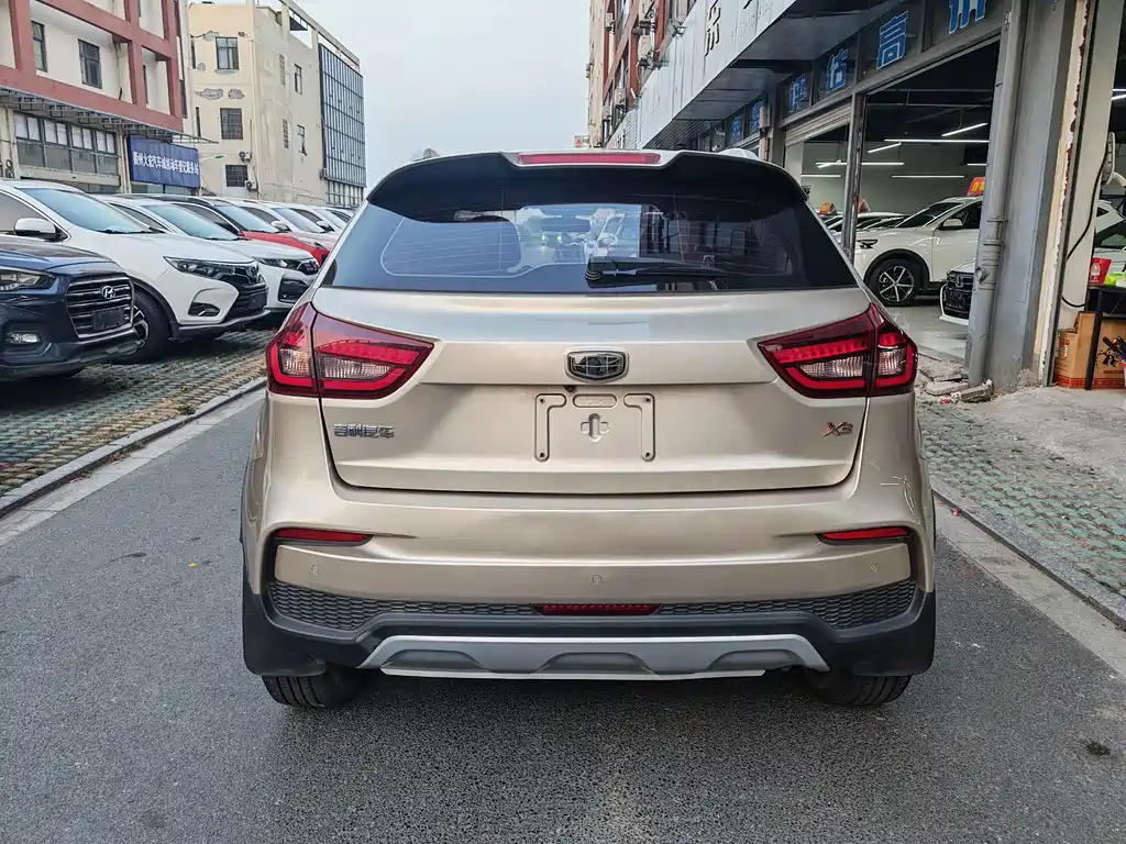 Geely Vision X3 — фото 9
