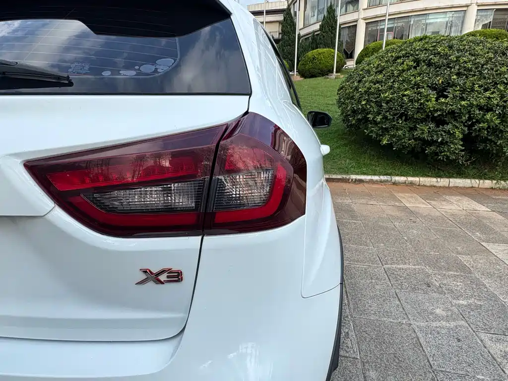 Geely Vision X3 — фото 9