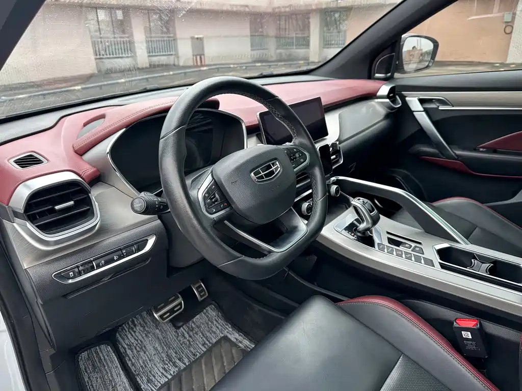 Geely Binyue — фото 10