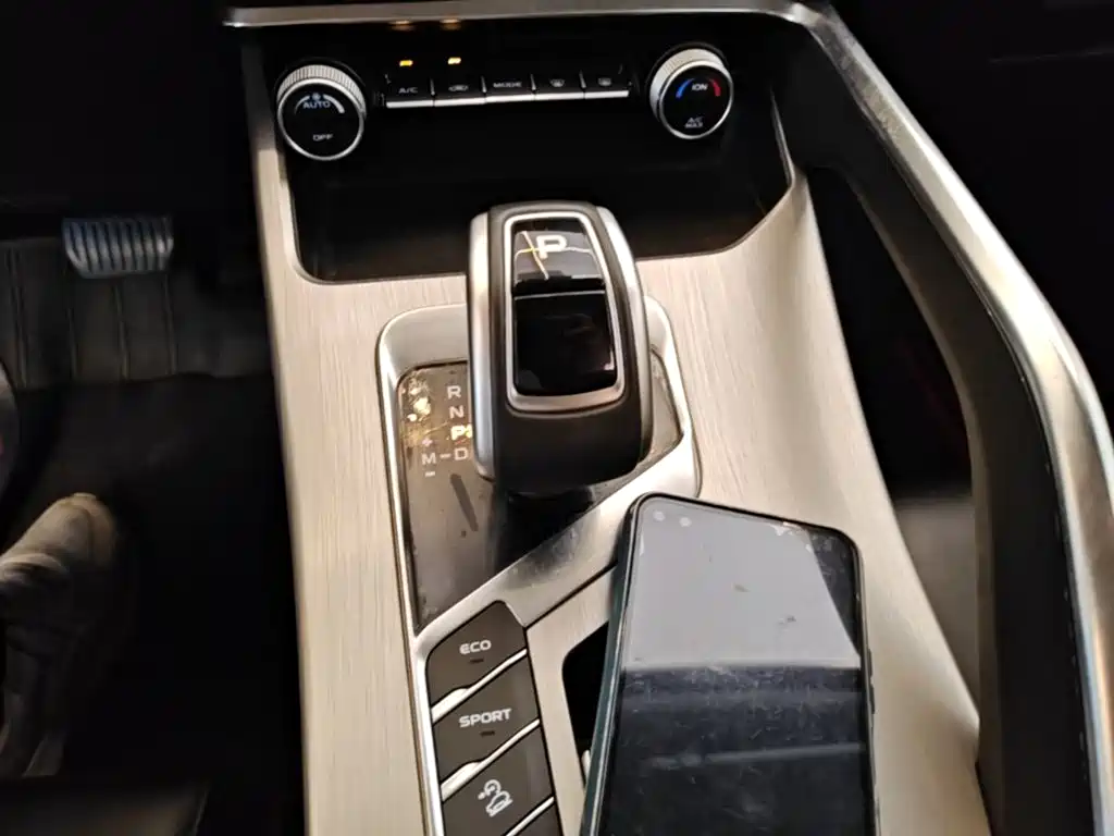 Geely Binyue — фото 14