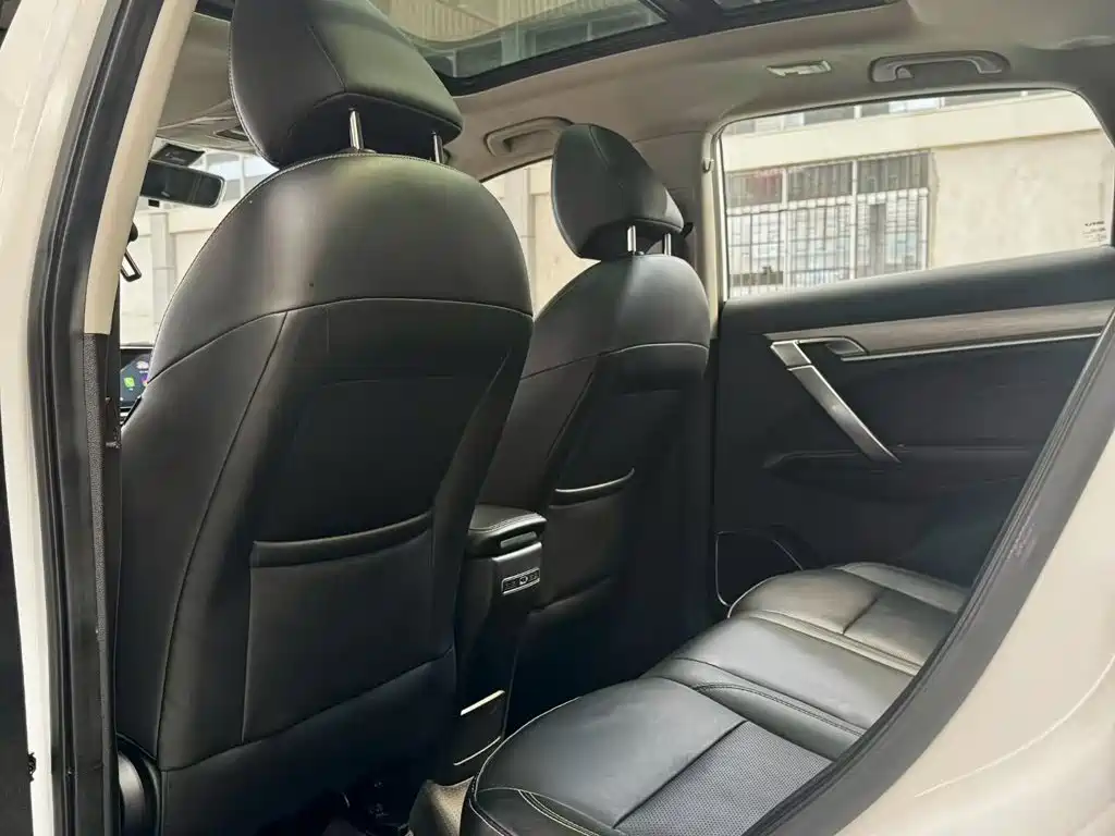 Geely Binyue — фото 17