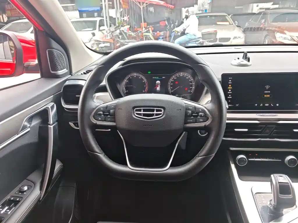 Geely Binyue — фото 11