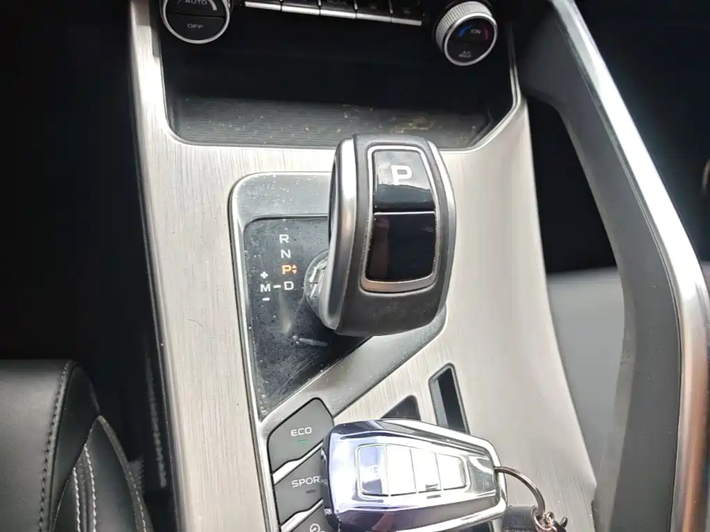 Geely Binyue — фото 14
