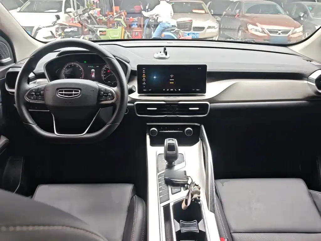 Geely Binyue — фото 10