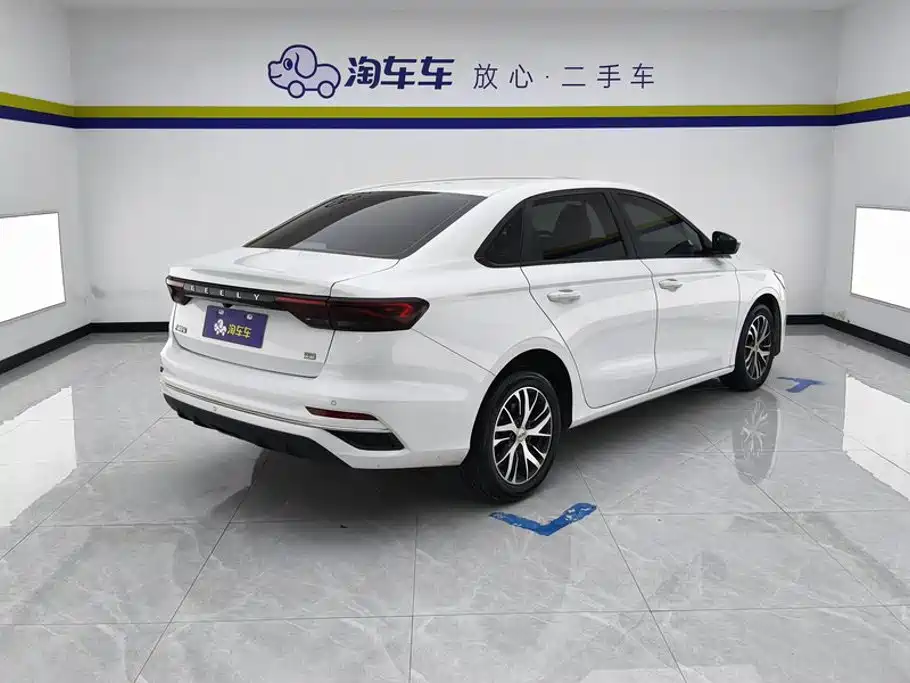 Geely Emgrand — фото 3
