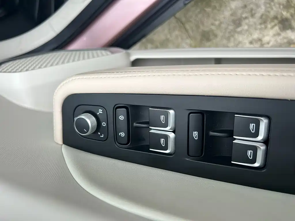 Geely Icon — фото 6