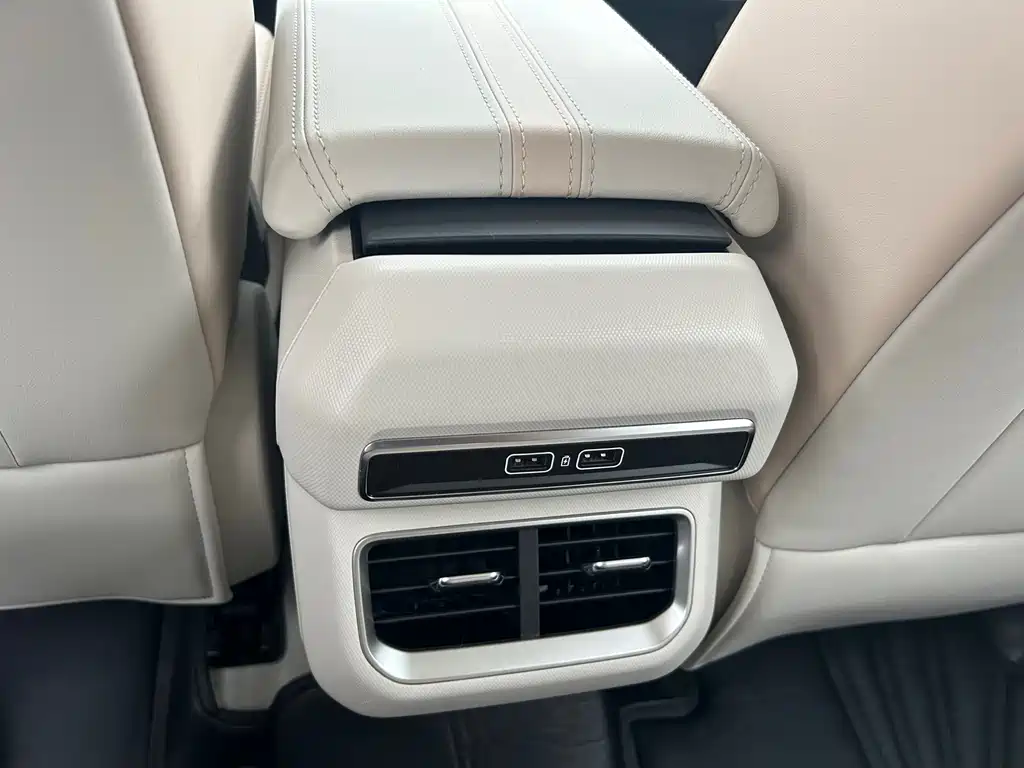 Geely Icon — фото 8