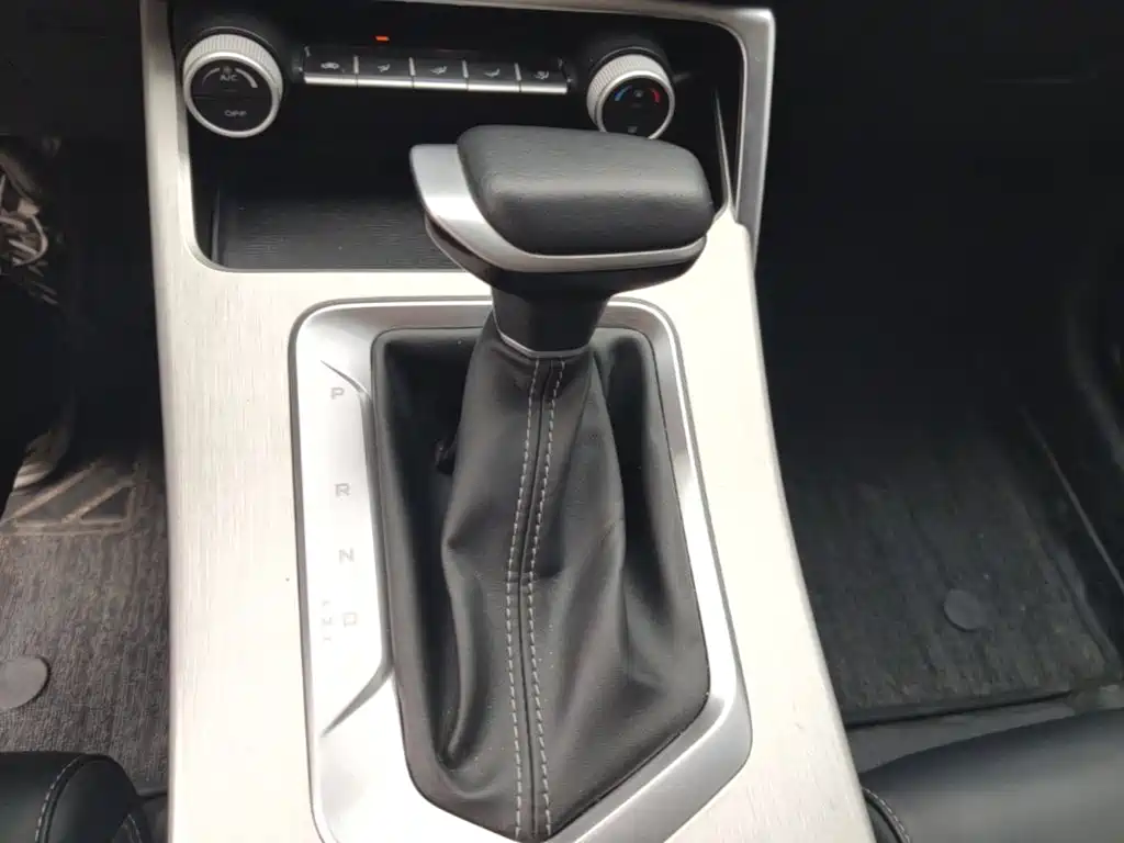 Geely Binyue — фото 10
