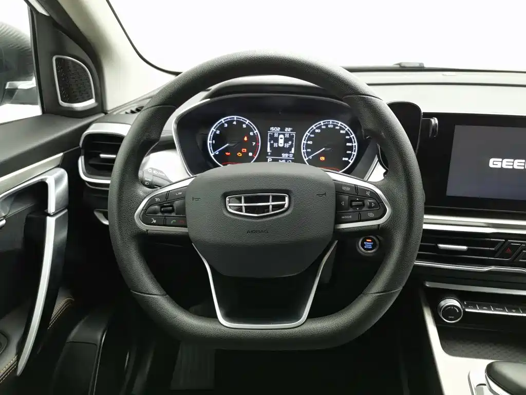 Geely Binyue — фото 11