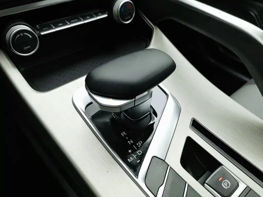 Geely Binyue — фото 13