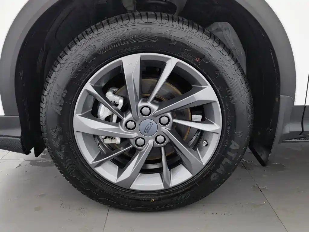 Geely Binyue — фото 17