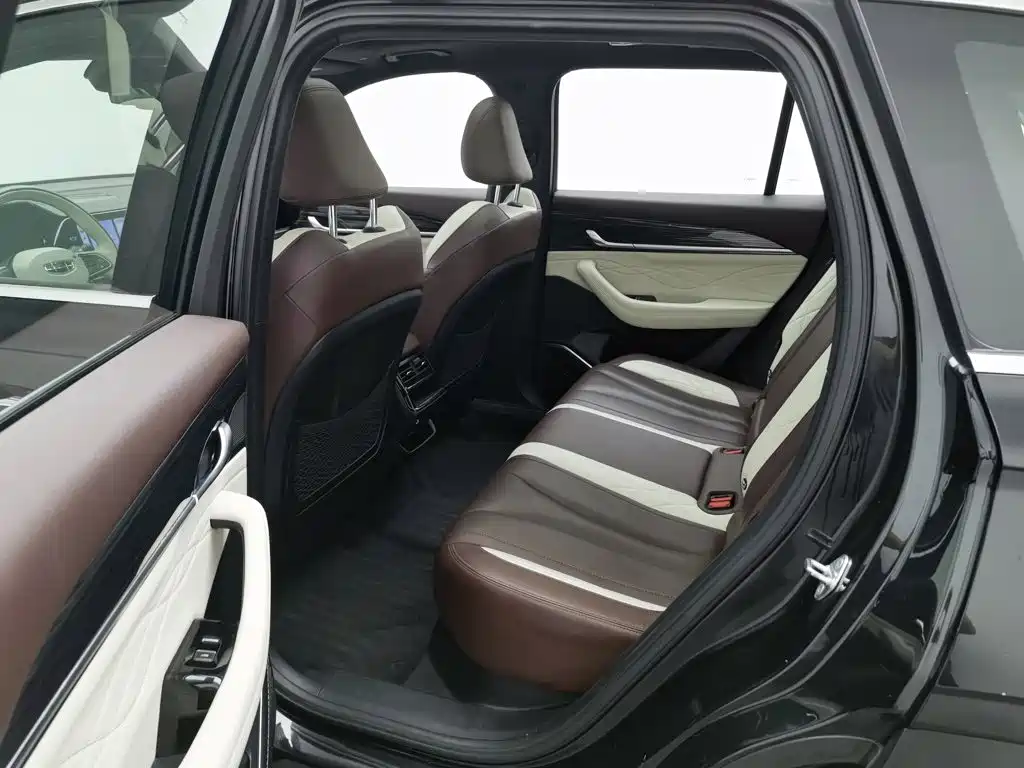 Geely Xingyue L — фото 15